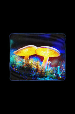 Pulsar Fleece Throw Blanket - Mystical Mushrooms